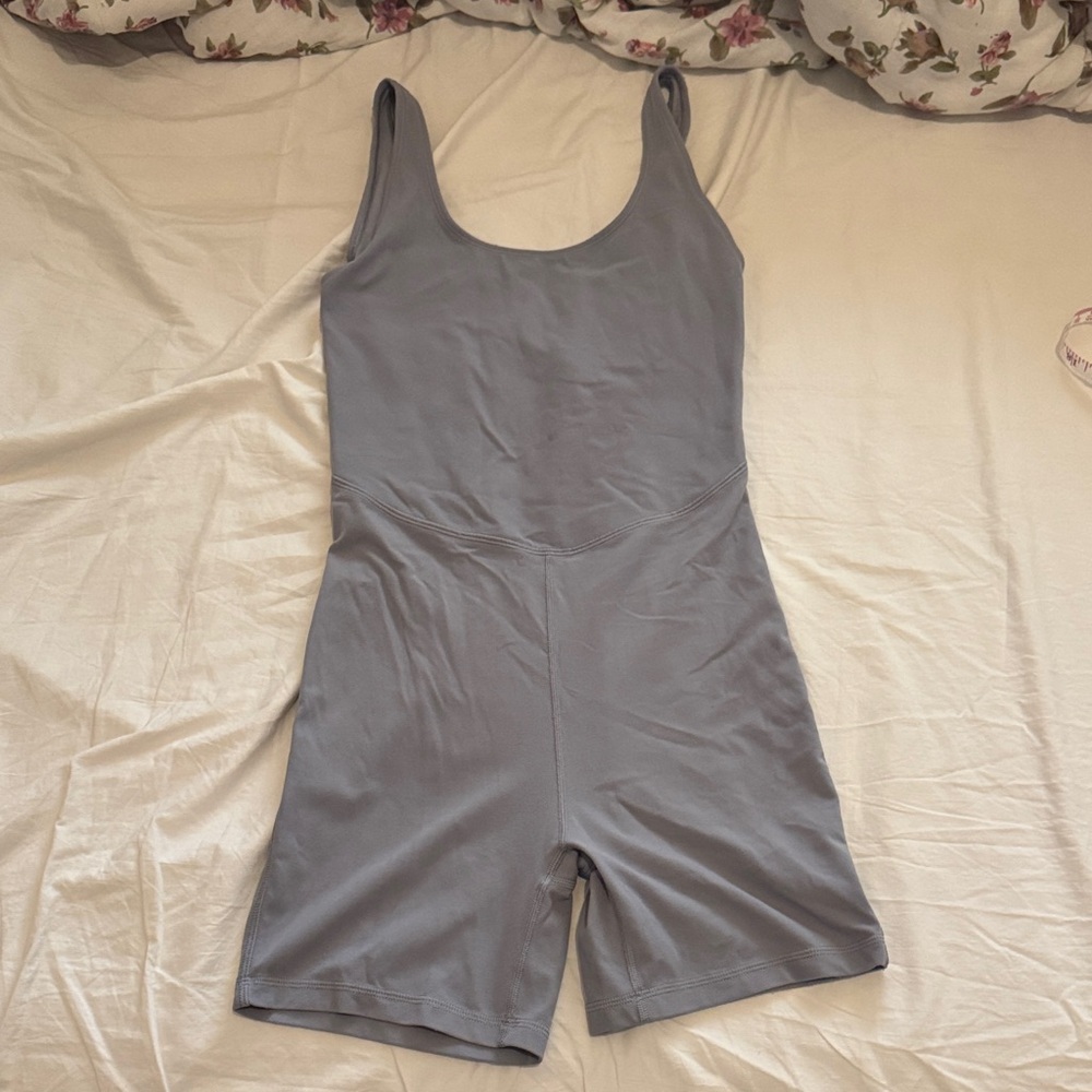 SOLD (DO NOT BUY) Aritzia TnaBUTTER Sway Romper
